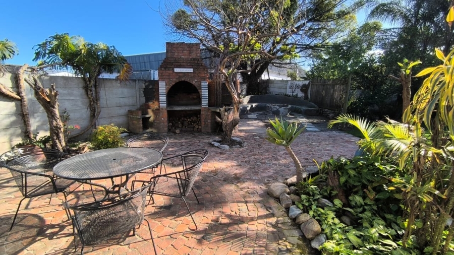 To Let 5 Bedroom Property for Rent in George East Western Cape
